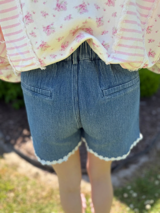 Pleated front denim shorts with daisy trim–Your go-to summer day outfit