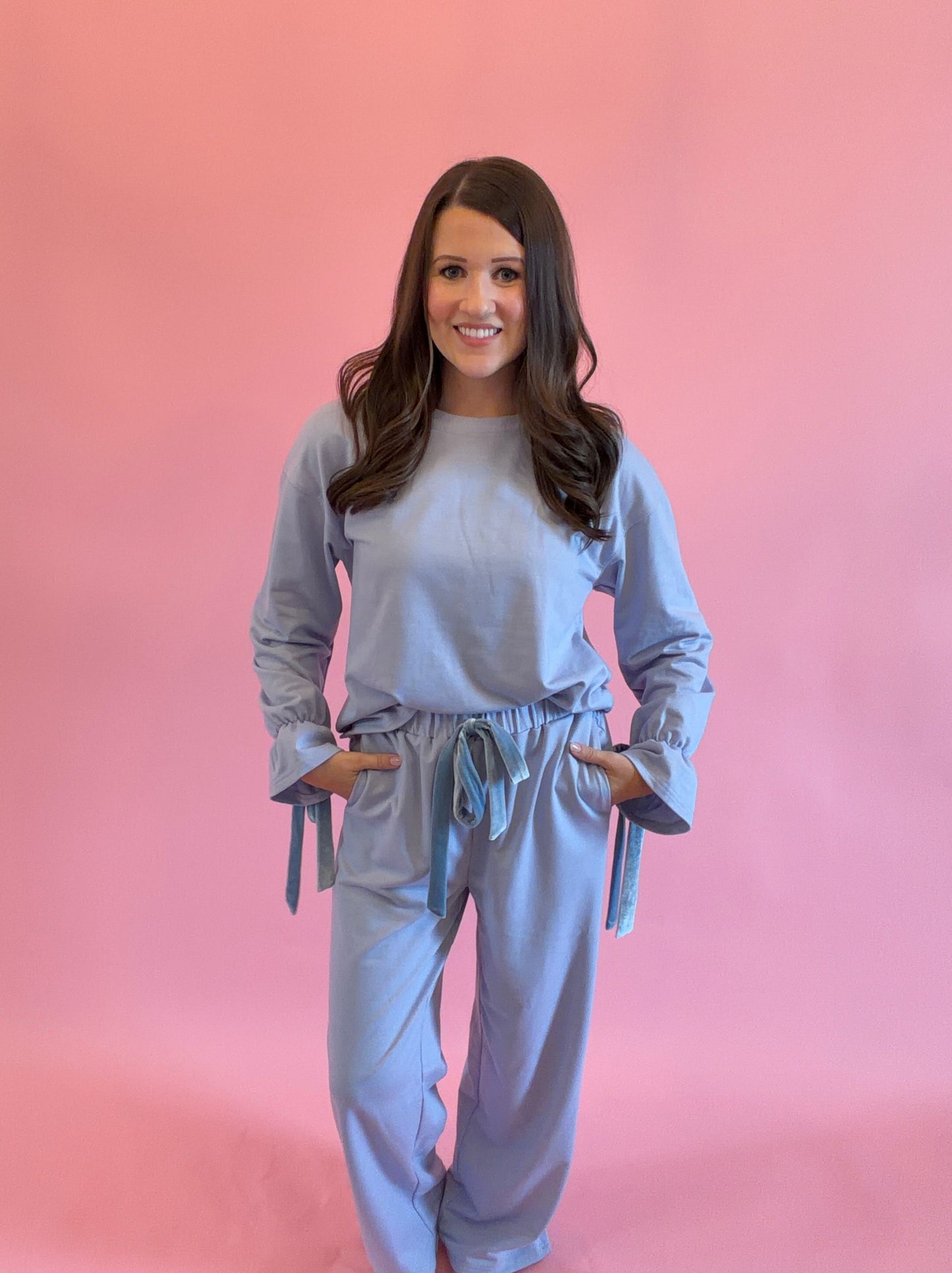 Comfortable set with velvet ties on sleeves and waist – stylish enough for work, relaxed enough for a day out