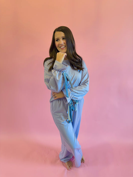 Comfortable set with velvet ties on sleeves and waist – stylish enough for work, relaxed enough for a day out